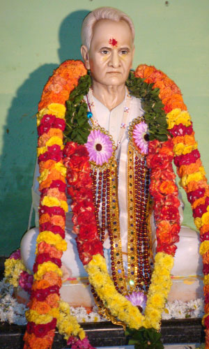kanniah-yogi-statue